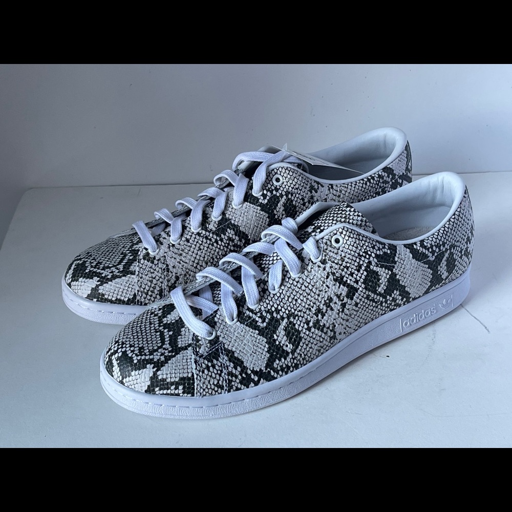 COPY - Hyke Adidas Originals mens US 10 brand new